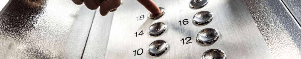 botonera interior en un ascensor